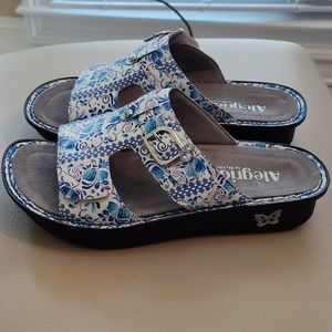 Algeria Sandals Blue Floral Size 40